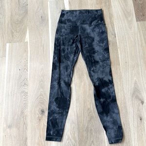 Lululemon leggings size 6 , blue with gray color